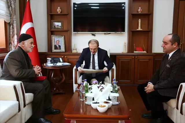 Kıbrıs Gazisi Mehmet Ozulu'ya, Milli Mücadele Madalyası ve Beratı verildi Kıbrıs Gazisi Mehmet Ozulu'ya, Milli Mücadele Madalyası ve Beratı verildi