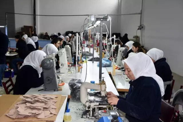 Kırıkkale'de tekstil fabrikası açıldı Kırıkkale'de tekstil fabrikası açıldı
