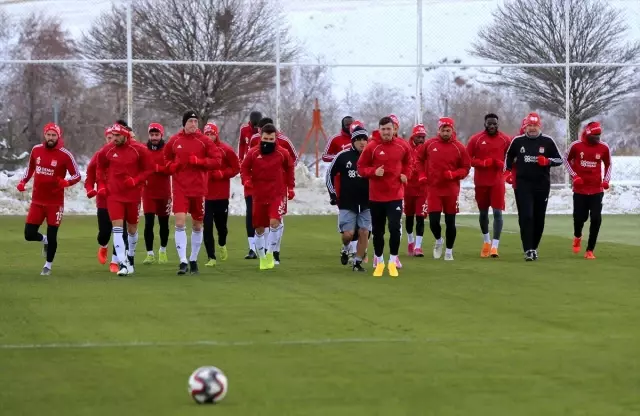 Lider Sivasspor kalan maçlarını final olarak görüyor Lider Sivasspor kalan maçlarını final olarak görüyor