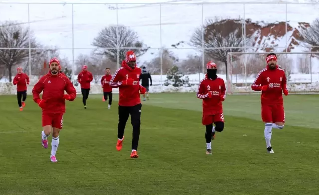 Lider Sivasspor kalan maçlarını final olarak görüyor Lider Sivasspor kalan maçlarını final olarak görüyor