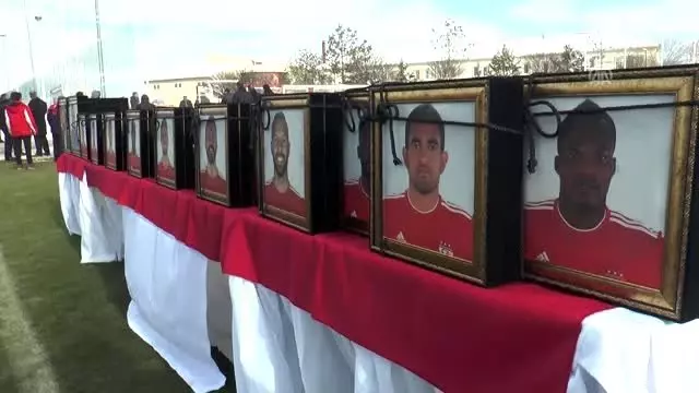 Lider Sivasspor kalan maçlarını final olarak görüyor Lider Sivasspor kalan maçlarını final olarak görüyor