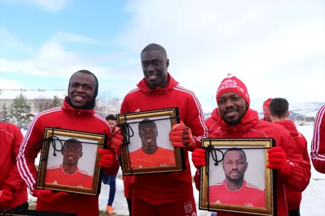 Lider Sivasspor kalan maçlarını final olarak görüyor Lider Sivasspor kalan maçlarını final olarak görüyor