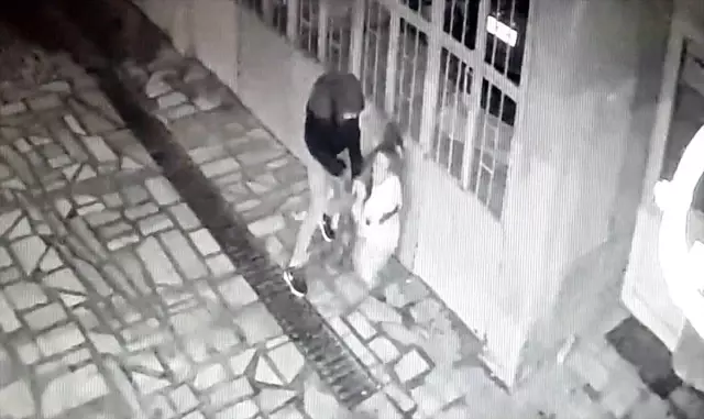 Manisa'da oğlu tarafından15 yerinden bıçaklanan kadın ağır yaralandı Manisa'da oğlu tarafından15 yerinden bıçaklanan kadın ağır yaralandı