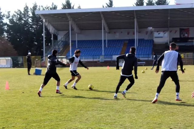 Marius Sumudica: 'Menajerlik şirketine ortak olduğum kanıtlansın futbolu bırakırım' Marius Sumudica: 'Menajerlik şirketine ortak olduğum kanıtlansın futbolu bırakırım'