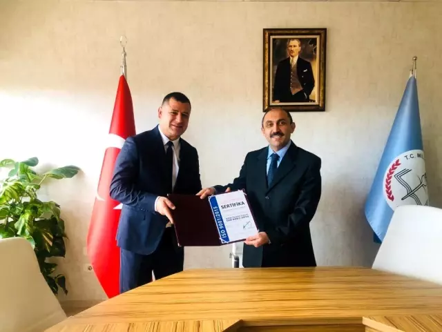 MEB'in ilk Kalite Yönetim Sertifikası Hasan Polatkan Ortaokulu'na verildi MEB'in ilk Kalite Yönetim Sertifikası Hasan Polatkan Ortaokulu'na verildi