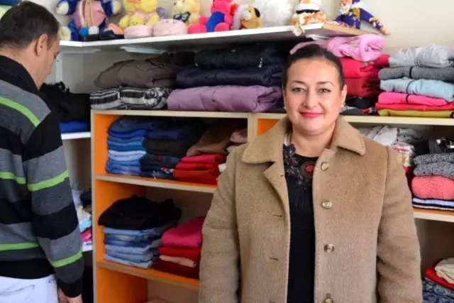 Ortaokulda ihtiyaç sahibi öğrenciler için 'Sosyal Market' açtılar Ortaokulda ihtiyaç sahibi öğrenciler için 'Sosyal Market' açtılar