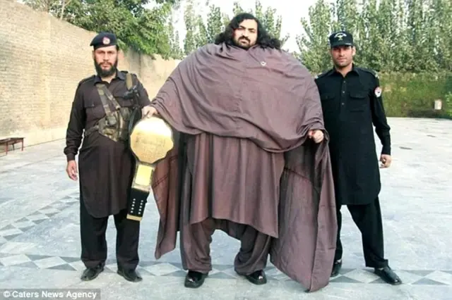Pakistanlı Hulk kimdir? Pakistanlı Hulk olarak tanınan Arbab Khizer Hayat kimdir? Boyu, kilosu kaçtır?
