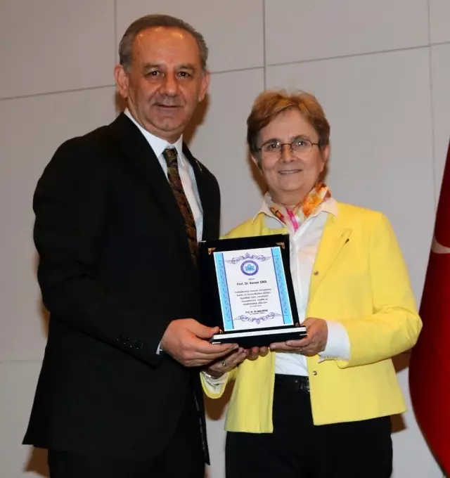 Prof. Dr. Kevser Erol, 36 yıl görev yaptığı ESOGÜ'den emekliliğe uğurlandı Prof. Dr. Kevser Erol, 36 yıl görev yaptığı ESOGÜ'den emekliliğe uğurlandı