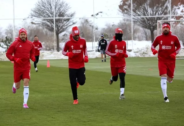 Rıza Çalımbay: 'Maçlarımızın hepsi bizim için final' Rıza Çalımbay: 'Maçlarımızın hepsi bizim için final'