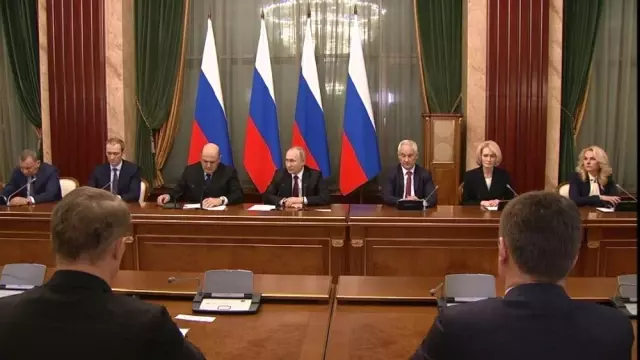 Rusya'nın yeni Başbakanı Mişustin, Putin'e yeni kabineyi tanıttı Rusya'nın yeni Başbakanı Mişustin, Putin'e yeni kabineyi tanıttı