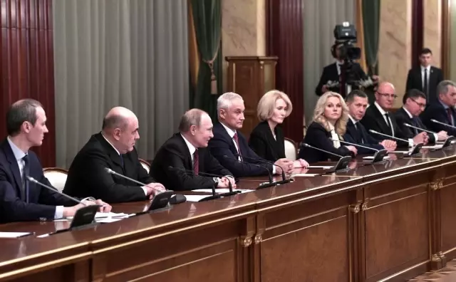 Rusya'nın yeni Başbakanı Mişustin, Putin'e yeni kabineyi tanıttı Rusya'nın yeni Başbakanı Mişustin, Putin'e yeni kabineyi tanıttı