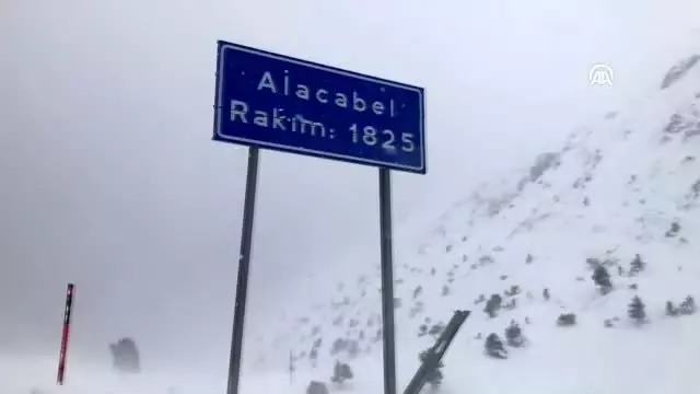 Seydişehir-Antalya kara yolunda ulaşım güçlükle sağlanıyor (2) Seydişehir-Antalya kara yolunda ulaşım güçlükle sağlanıyor (2)