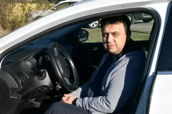Sıfır aldığı otomobilin tamponu boyalı, ön camı değişmiş çıktı Sıfır aldığı otomobilin tamponu boyalı, ön camı değişmiş çıktı