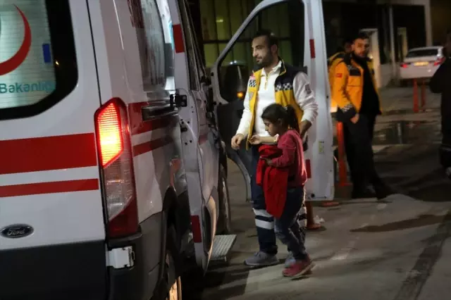 Siirt'te sobadan sızan gazdan zehirlenen aynı aileden 6 kişi hastaneye kaldırıldı Siirt'te sobadan sızan gazdan zehirlenen aynı aileden 6 kişi hastaneye kaldırıldı