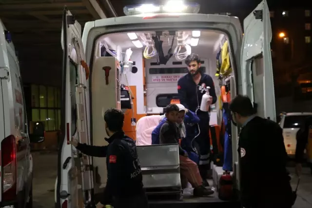 Siirt'te sobadan sızan gazdan zehirlenen aynı aileden 6 kişi hastaneye kaldırıldı Siirt'te sobadan sızan gazdan zehirlenen aynı aileden 6 kişi hastaneye kaldırıldı