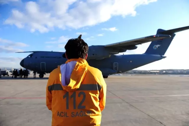 Somali'de bomba yüklü araçla gerçekleştirilen terör saldırısında yaralanan 9 vatandaşı taşıyan Türk... Somali'de bomba yüklü araçla gerçekleştirilen terör saldırısında yaralanan 9 vatandaşı taşıyan Türk...