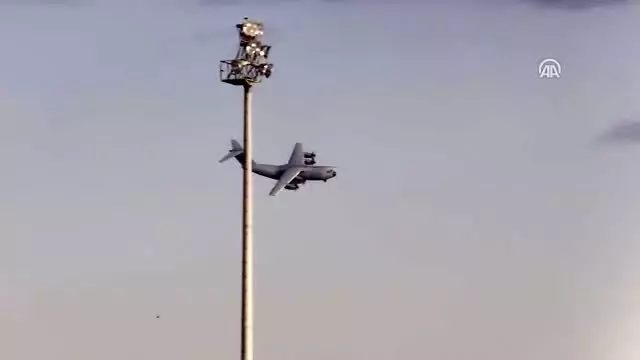Somali'deki bombalı saldırıda yaralananlar Türkiye'de (1) Somali'deki bombalı saldırıda yaralananlar Türkiye'de (1)