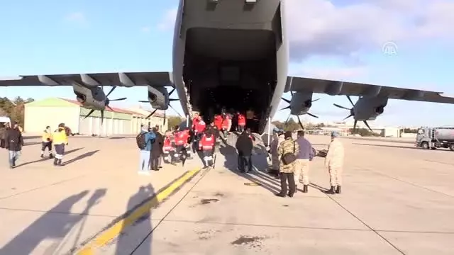 Somali'deki bombalı saldırıda yaralananlar Türkiye'de (2) Somali'deki bombalı saldırıda yaralananlar Türkiye'de (2)