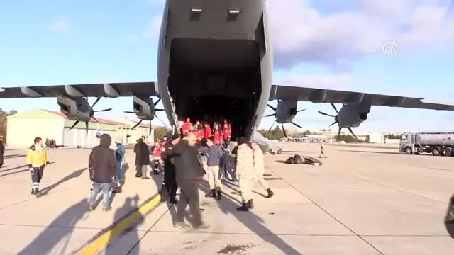 Somali'deki bombalı saldırıda yaralananlar Türkiye'de (2) Somali'deki bombalı saldırıda yaralananlar Türkiye'de (2)