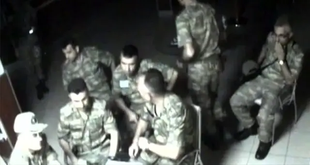 Son dakika: 15 Temmuz'da FETÖ'cülerin görev dağılımı yaptıkları toplantının görüntüleri