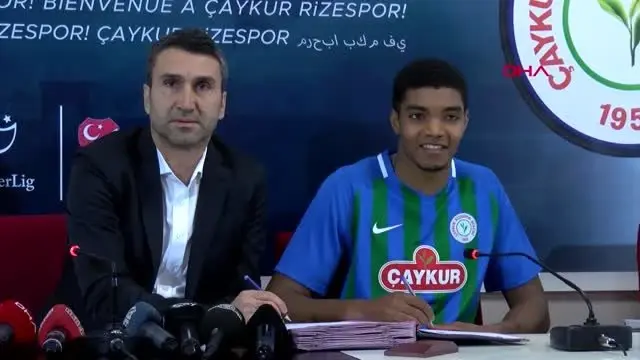 Spor çaykur rizespor, yeni transferleriyle sözleşme imzaladı Spor çaykur rizespor, yeni transferleriyle sözleşme imzaladı