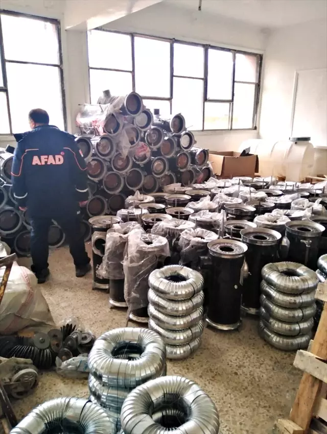 Tel Abyad ve Rasulayn'daki okullara soba ve yakacak desteği Tel Abyad ve Rasulayn'daki okullara soba ve yakacak desteği