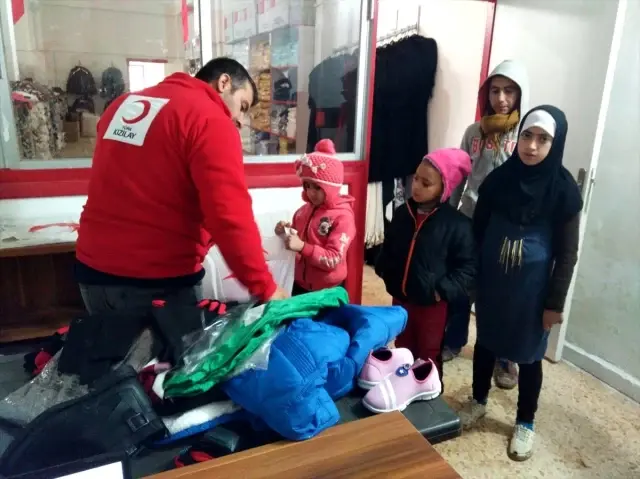 Tel Abyad ve Rasulayn'daki okullara soba ve yakacak desteği Tel Abyad ve Rasulayn'daki okullara soba ve yakacak desteği