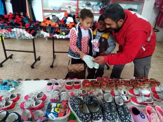 Tel Abyad ve Rasulayn'daki okullara soba ve yakacak desteği Tel Abyad ve Rasulayn'daki okullara soba ve yakacak desteği
