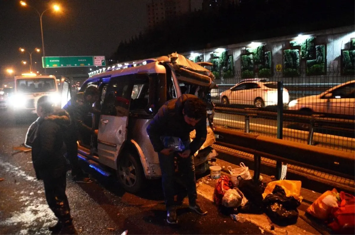 TEM Otoyolu Seyrantepe mevkiinde 6 aracın karıştığı zincirleme trafik kazasında 1'i ağır 10 kişi yaralandı. ile ilgili görsel sonucu