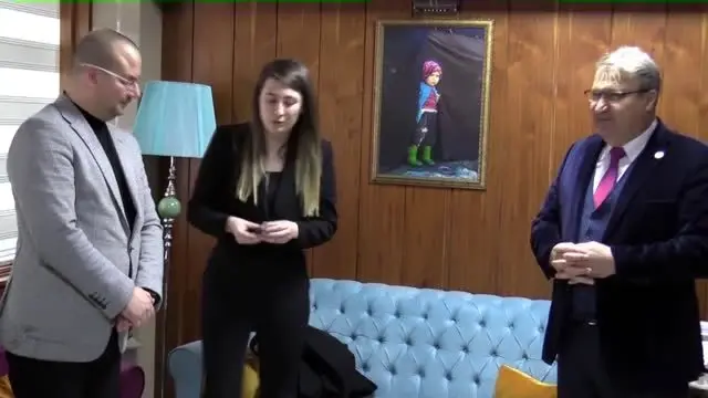 Temizlik işçileri buldukları 90 bin liralık çeki sahibine teslim etti Temizlik işçileri buldukları 90 bin liralık çeki sahibine teslim etti