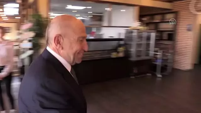 TFF Başkanı Özdemir: 'Hiçbir futbol takımımızın hiçbir hakkı ziyan olmaz' TFF Başkanı Özdemir: 'Hiçbir futbol takımımızın hiçbir hakkı ziyan olmaz'