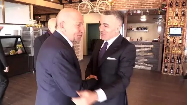 TFF Başkanı Özdemir: 'Hiçbir futbol takımımızın hiçbir hakkı ziyan olmaz' TFF Başkanı Özdemir: 'Hiçbir futbol takımımızın hiçbir hakkı ziyan olmaz'