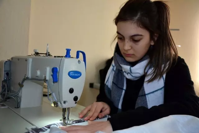 Torbalı'da açılan meslek fabrikası ilk meyvelerini verdi Torbalı'da açılan meslek fabrikası ilk meyvelerini verdi