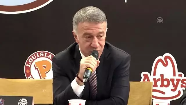 Trabzonspor Başkanı Ağaoğlu, basın mensuplarının gündemdeki konularla ilgili sorularını yanıtladı... Trabzonspor Başkanı Ağaoğlu, basın mensuplarının gündemdeki konularla ilgili sorularını yanıtladı...