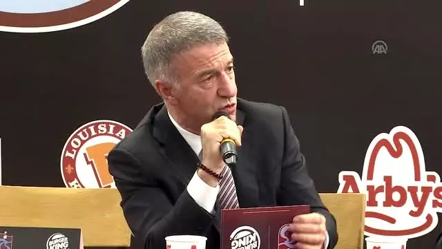 Trabzonspor Başkanı Ağaoğlu, basın mensuplarının gündemdeki konularla ilgili sorularını yanıtladı... Trabzonspor Başkanı Ağaoğlu, basın mensuplarının gündemdeki konularla ilgili sorularını yanıtladı...