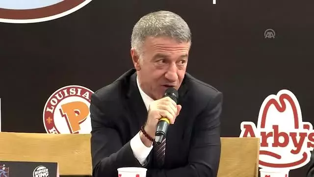 Trabzonspor Başkanı Ağaoğlu, basın mensuplarının gündemdeki konularla ilgili sorularını yanıtladı... Trabzonspor Başkanı Ağaoğlu, basın mensuplarının gündemdeki konularla ilgili sorularını yanıtladı...