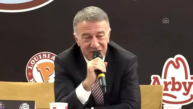 Trabzonspor Başkanı Ağaoğlu, basın mensuplarının gündemdeki konularla ilgili sorularını yanıtladı... Trabzonspor Başkanı Ağaoğlu, basın mensuplarının gündemdeki konularla ilgili sorularını yanıtladı...