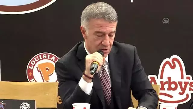 Trabzonspor Başkanı Ağaoğlu, basın mensuplarının gündemdeki konularla ilgili sorularını yanıtladı... Trabzonspor Başkanı Ağaoğlu, basın mensuplarının gündemdeki konularla ilgili sorularını yanıtladı...