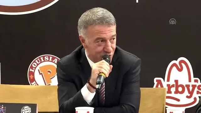 Trabzonspor Başkanı Ağaoğlu, basın mensuplarının gündemdeki konularla ilgili sorularını yanıtladı... Trabzonspor Başkanı Ağaoğlu, basın mensuplarının gündemdeki konularla ilgili sorularını yanıtladı...