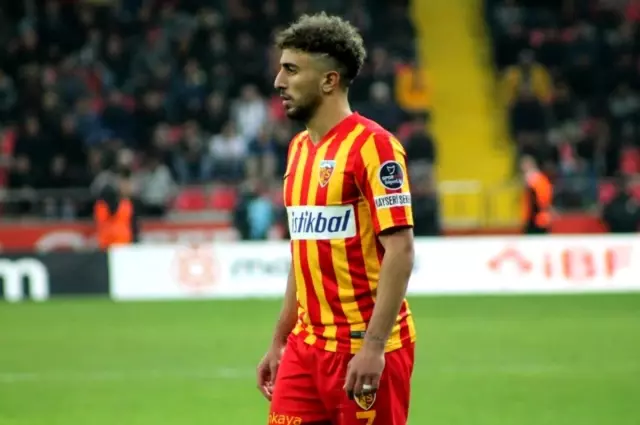 Trabzonspor, Bilal Başacıkoğlu ile 2,5 yıllık sözleşme imzaladı Trabzonspor, Bilal Başacıkoğlu ile 2,5 yıllık sözleşme imzaladı