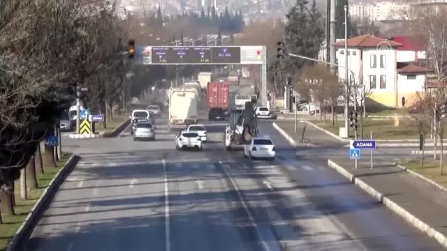 Trafik ekiplerinin drone denetimini izlerken kırmızı ışıktan geçti Trafik ekiplerinin drone denetimini izlerken kırmızı ışıktan geçti