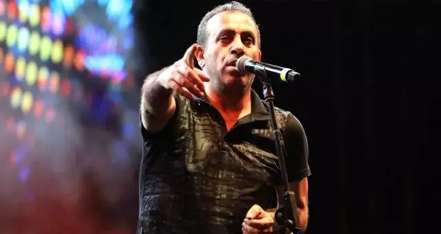 Haluk Levent, hayranının isteğine verdiği yanıtla herkesi güldürdü Haluk Levent, hayranının isteğine verdiği yanıtla herkesi güldürdü