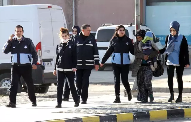 Van'da zabıta ekipleri geçen yıl 4 bin 343 olaya müdahale etti Van'da zabıta ekipleri geçen yıl 4 bin 343 olaya müdahale etti