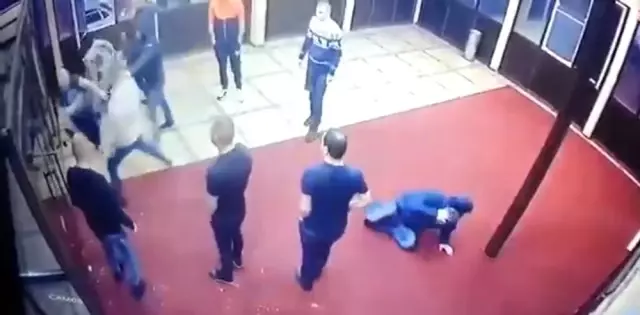 Rusya'da çıkan kavgada bir adam yediği yumruk darbesiyle öldü Rusya'da çıkan kavgada bir adam yediği yumruk darbesiyle öldü