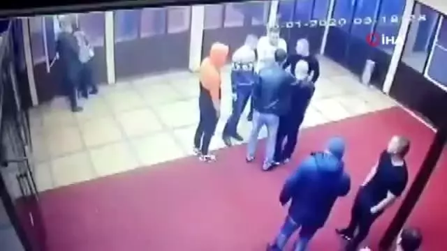 Rusya'da çıkan kavgada bir adam yediği yumruk darbesiyle öldü Rusya'da çıkan kavgada bir adam yediği yumruk darbesiyle öldü