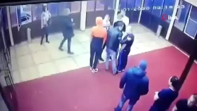 Rusya'da çıkan kavgada bir adam yediği yumruk darbesiyle öldü Rusya'da çıkan kavgada bir adam yediği yumruk darbesiyle öldü