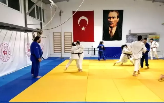 Yunusemreli judocular ümitler Türkiye Şampiyonasına hazırlanıyor Yunusemreli judocular ümitler Türkiye Şampiyonasına hazırlanıyor