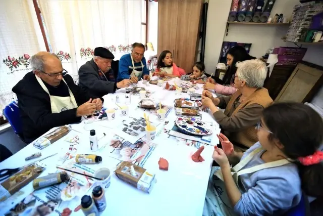 100 Yaş Evi'nde nesiller buluşması