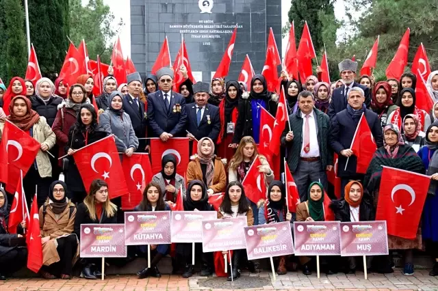 150 öğrenci gazilerle buluşarak şehitleri ziyaret etti