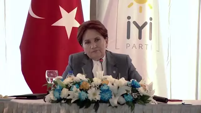 Akşener: 'Herkesin elinde ne bilgi, belge varsa savcılara, hakimlere vermesi gerekir' Akşener: 'Herkesin elinde ne bilgi, belge varsa savcılara, hakimlere vermesi gerekir'